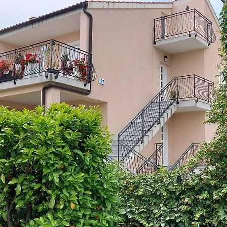 Apartmani Tomislav Krk Town Exterior foto